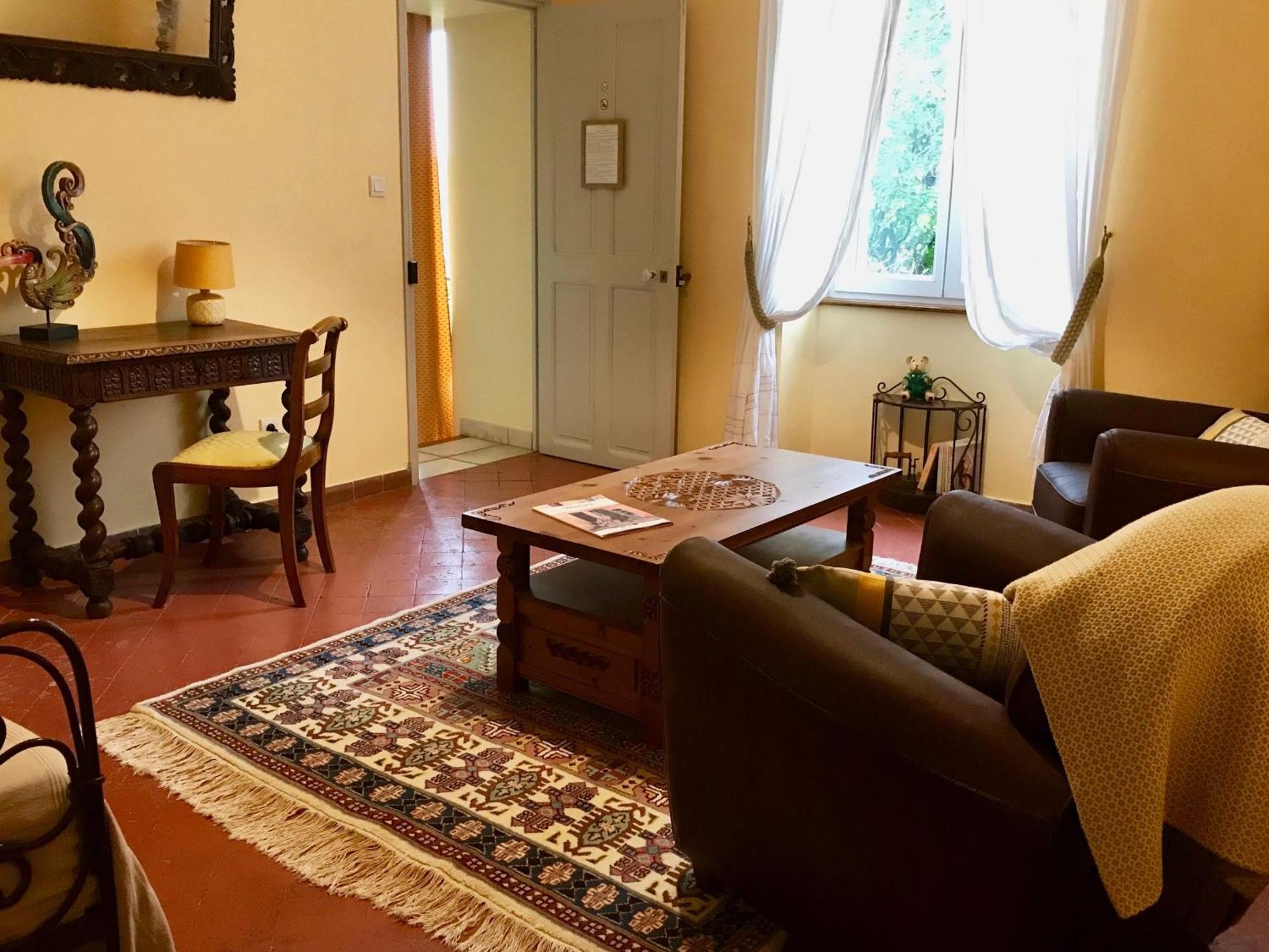 Hotel Fontaine Des Magnarelles Althen-des-Paluds Zimmer foto