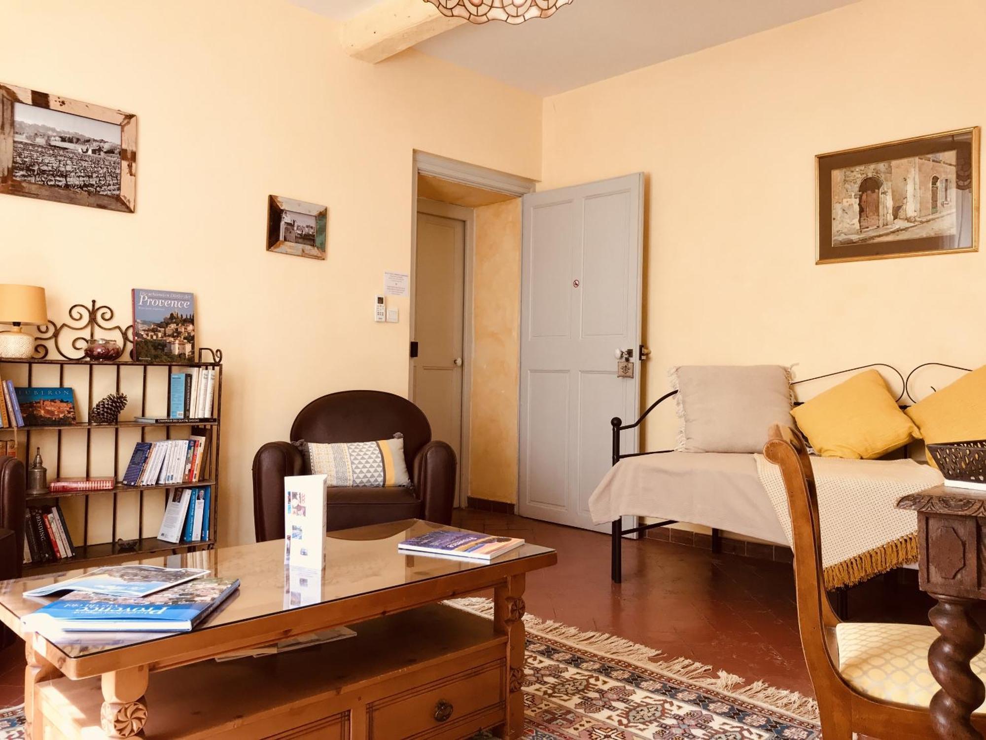 Hotel Fontaine Des Magnarelles Althen-des-Paluds Zimmer foto