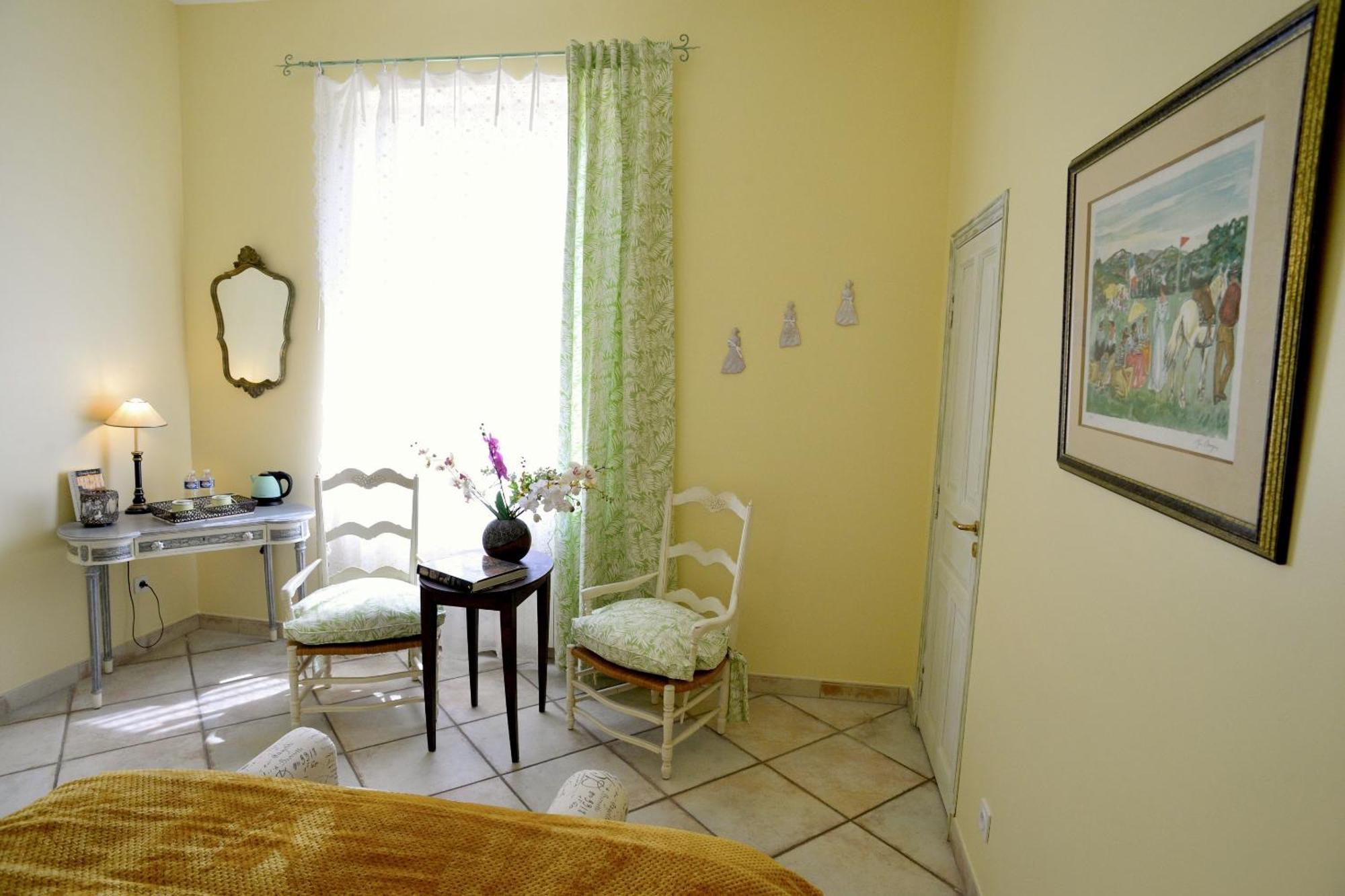 Hotel Fontaine Des Magnarelles Althen-des-Paluds Zimmer foto