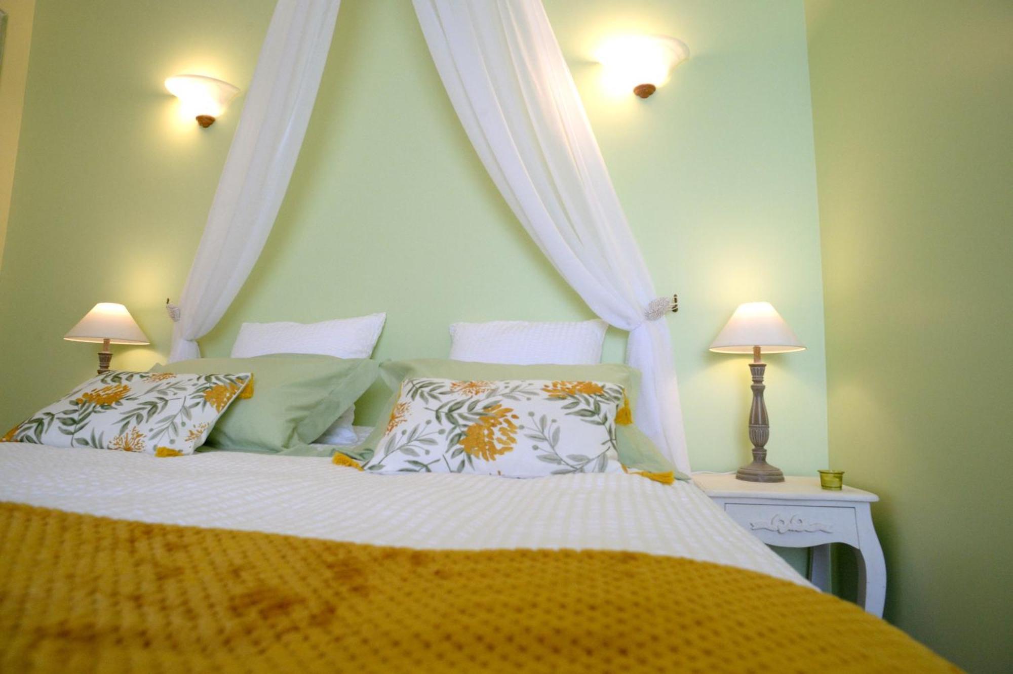 Hotel Fontaine Des Magnarelles Althen-des-Paluds Zimmer foto